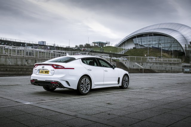 2019_kia_stinger_gt-line_uk_model_002.jpg